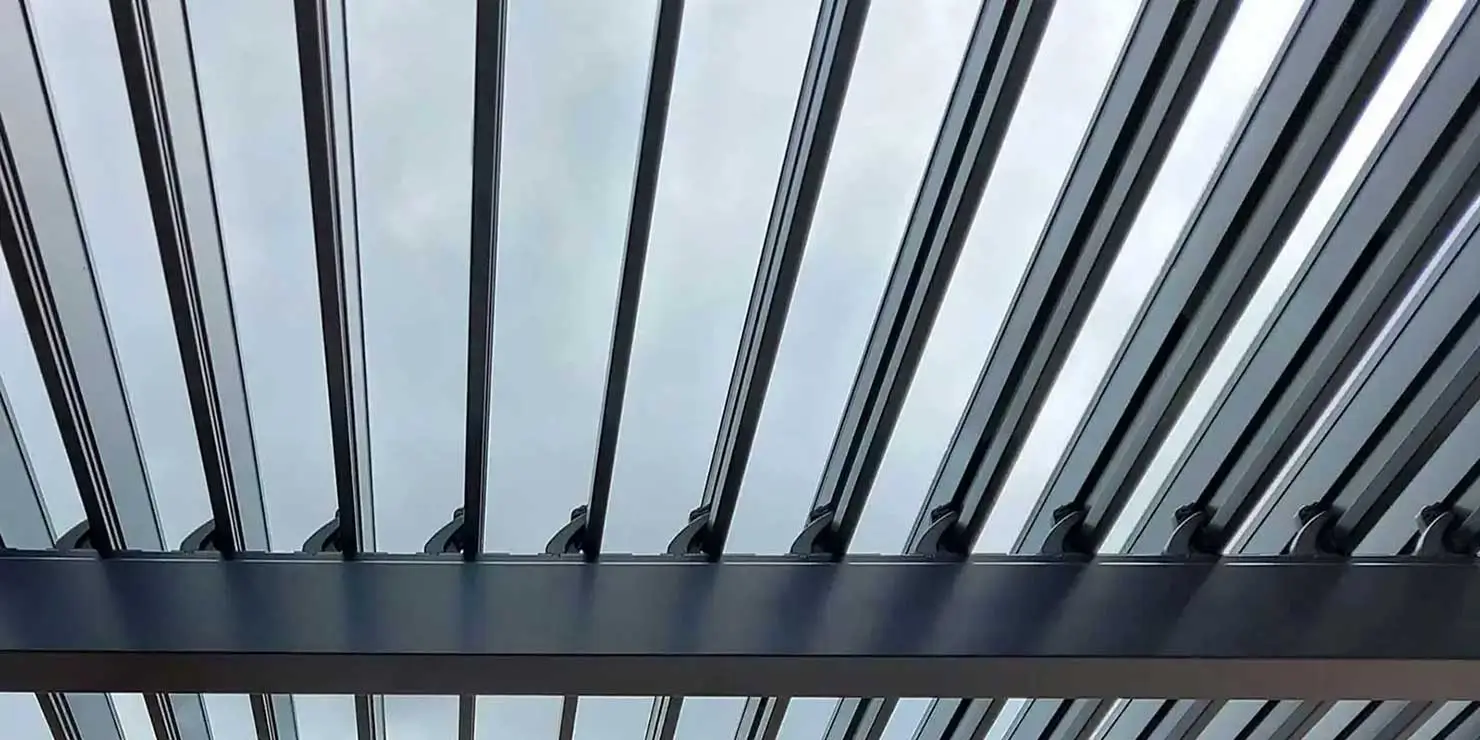 سقف-متحرک-آلومینیومی-در-تنظیم-دمای-محیط